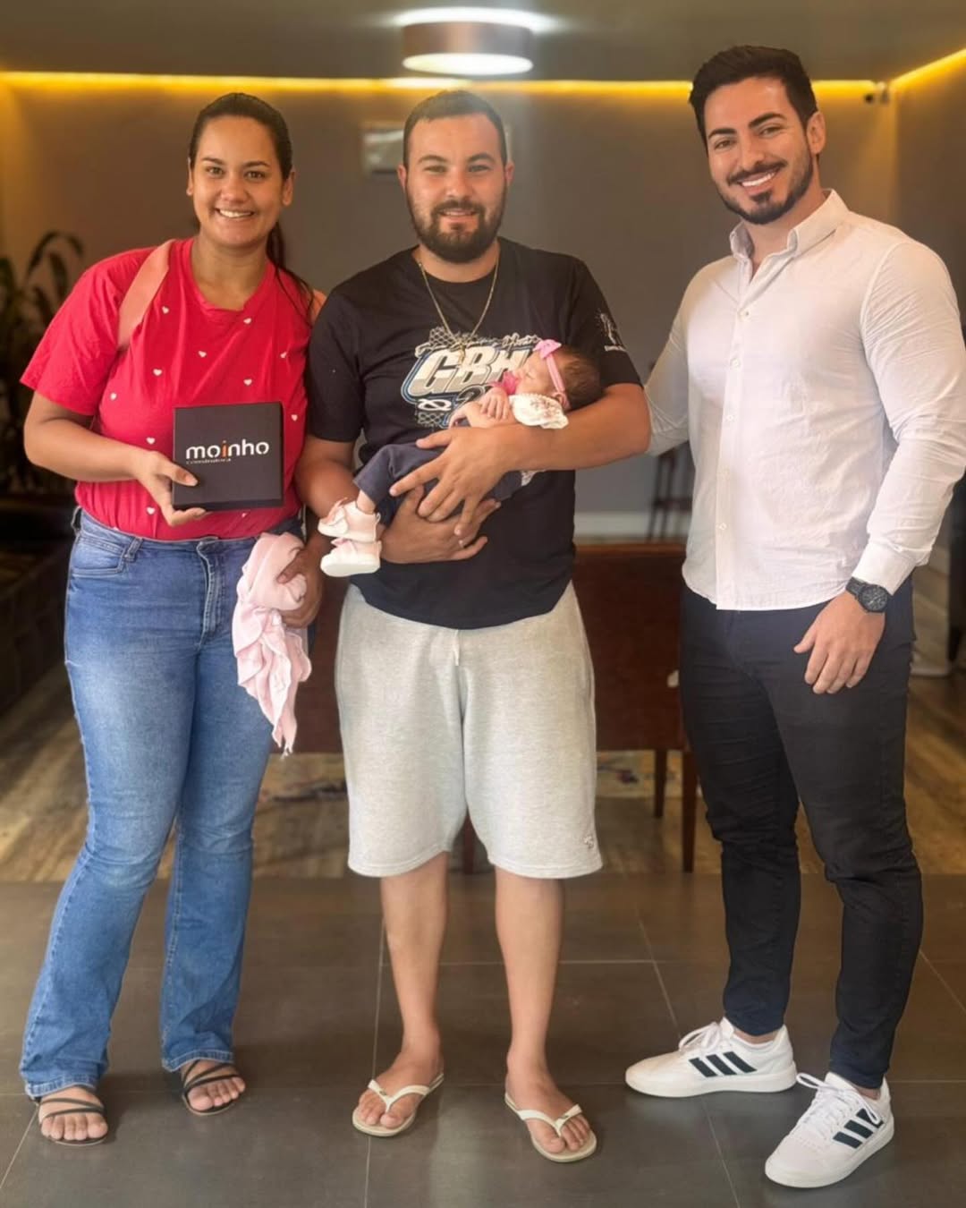 Edna-e-sua-Familia-hoje-realizando-o-seu-sonho-no-Residencial-Torres-de-Murano-em-Biguacu-@ednadja.lesley-@hoynascki-@torresdemurano_-@construtoramoinho-1.jpg